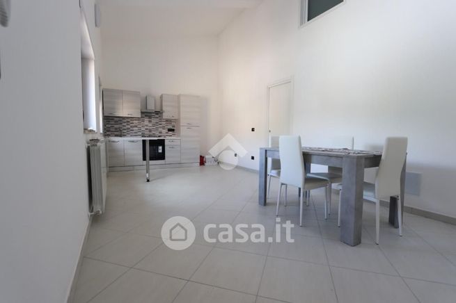 Casa bi/trifamiliare in residenziale in Piazzale Monte Meta 9