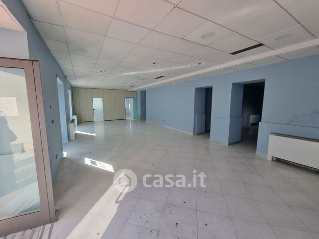 Negozio/locale commerciale in commerciale in Corso Nicola Terracciano