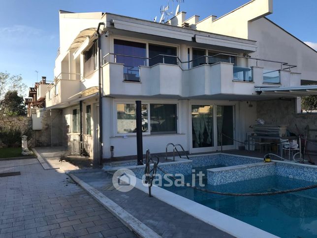 Villetta a schiera in residenziale in Via Giuseppe Lugli