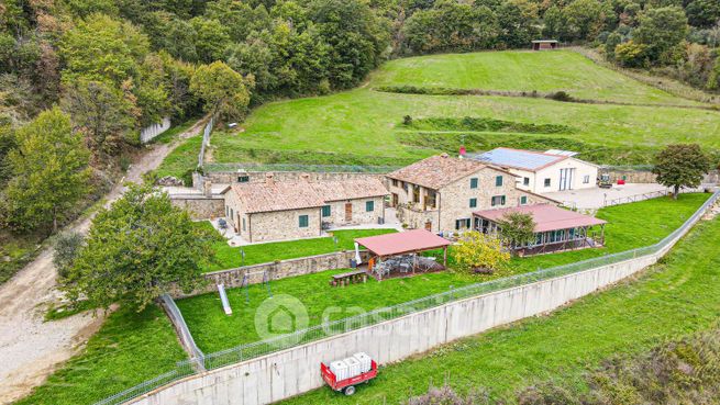 Rustico/casale in residenziale in Via della Montagna