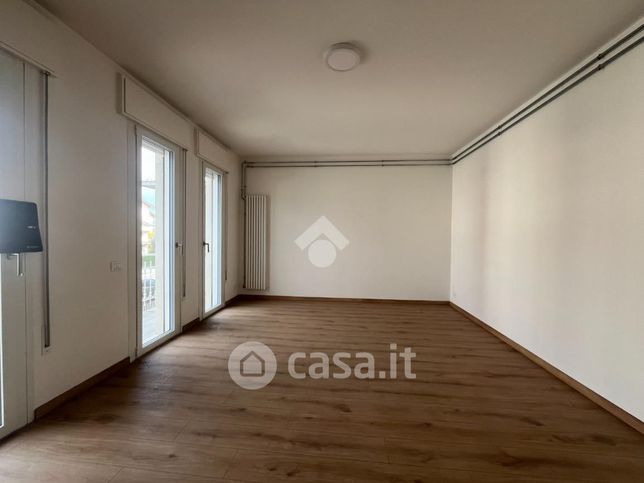 Ufficio in commerciale in Via Leonardo da Vinci 159