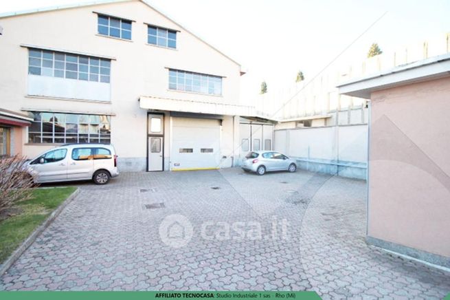 Capannone in commerciale in 