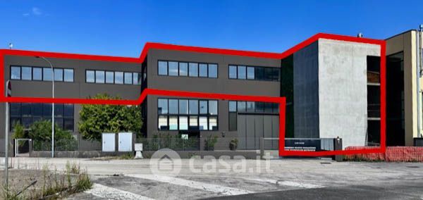 Capannone in commerciale in Via Retrone