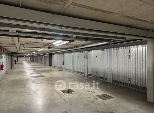 Box/posto auto in residenziale in Largo 5º Alpini