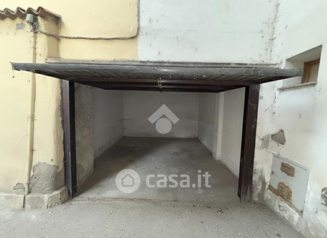 Box/posto auto in residenziale in Piazza dell'Assunta