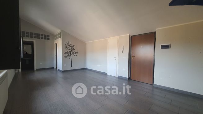 Attico/mansarda in residenziale in Viale Dante