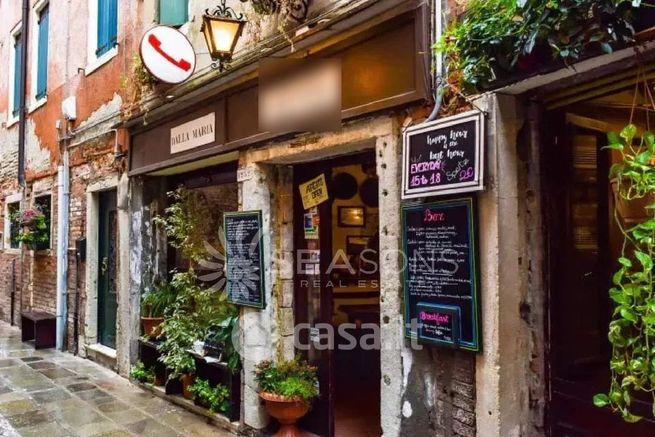 Attivitã /licenza (con o senza mura) in commerciale in 