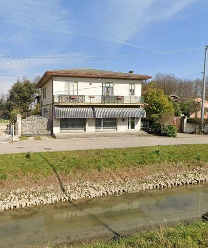 Appartamento in residenziale in Via Cornio 33