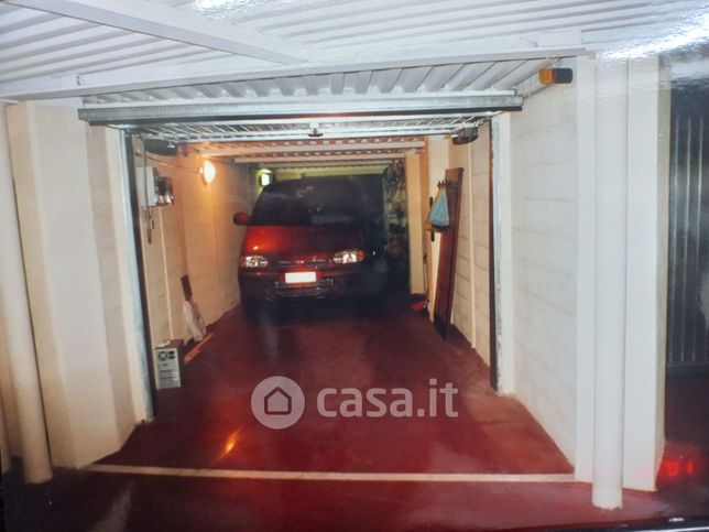 Garage/posto auto in residenziale in Via Bocchella 1 -AR