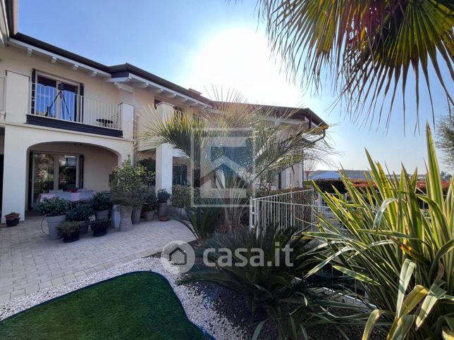 Villetta a schiera in residenziale in Via Cuccagna 13
