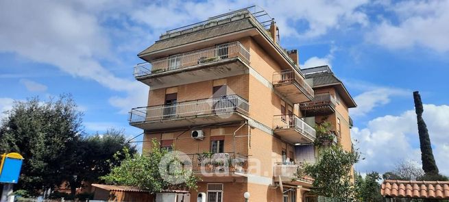 Attico/mansarda in residenziale in Via B. Croce 6