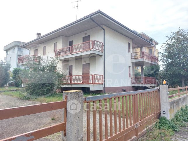 Villa in residenziale in Via Tosti 3
