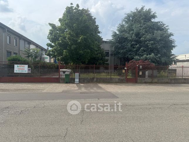 Capannone in commerciale in