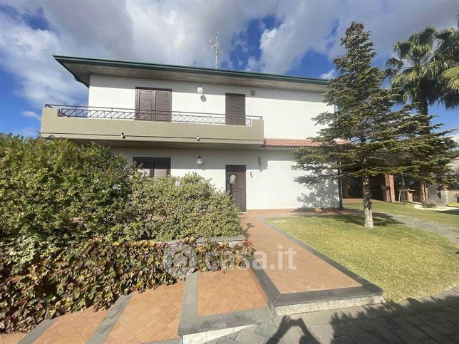 Villa in residenziale in Via del Bosco