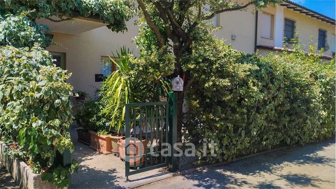 Villetta a schiera in residenziale in Via dei Narcisi 41 a