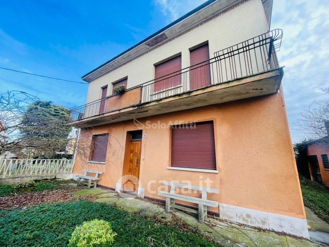 Casa indipendente in residenziale in Via Athos Pizzinardi 8