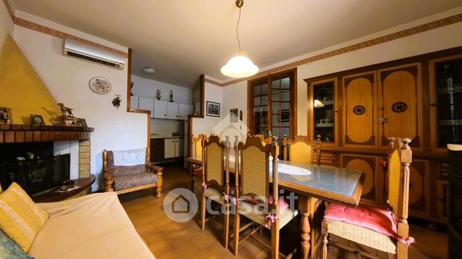 Casa bi/trifamiliare in residenziale in Strada del Casone o Molino 101