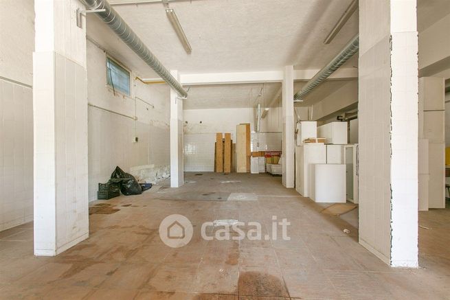 Capannone in commerciale in Via Fosso del Poggio