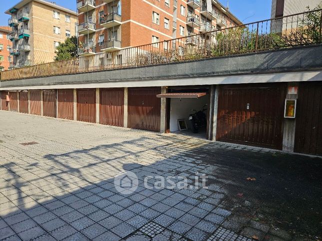 Box/posto auto in residenziale in Via Oreste Salomone 7