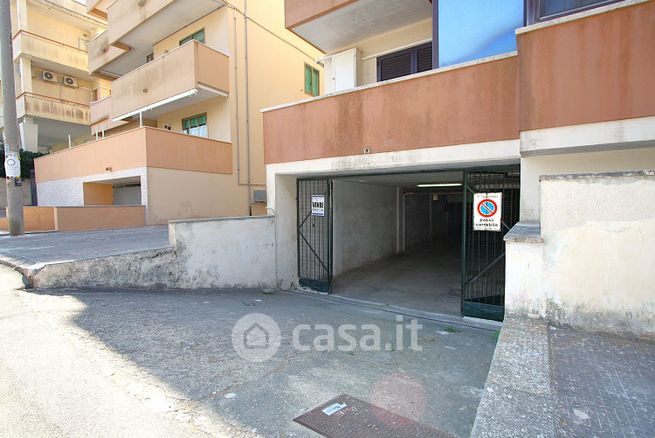 Box/posto auto in residenziale in Via Milano