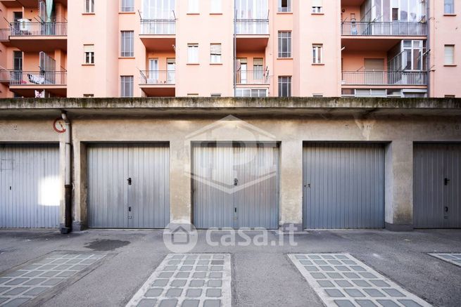 Box/posto auto in residenziale in Via San Secondo 89