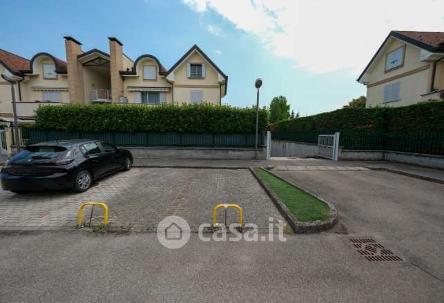 Box/posto auto in residenziale in Via Wolfgang Amadeus Mozart