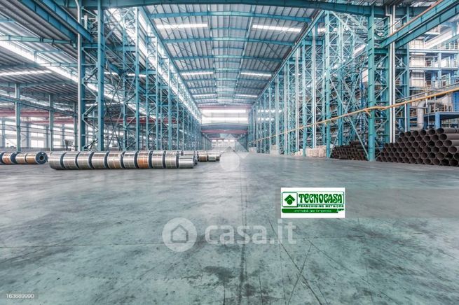 Capannone in commerciale in Via Romagna