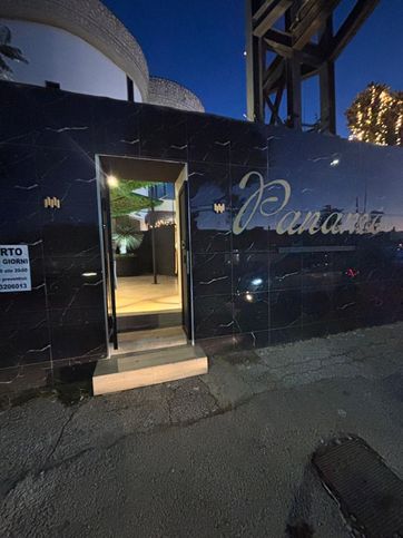 Attivitã /licenza (con o senza mura) in commerciale in Via Lago Patria