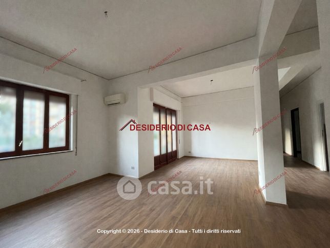 Ufficio in commerciale in Via A. De Gasperi 237