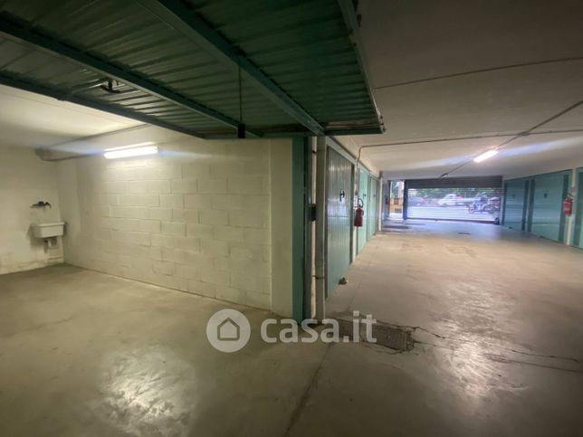 Box/posto auto in residenziale in Via NicolÃ² Costa 2 R