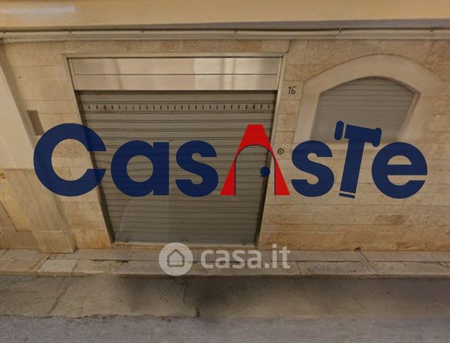 Box/posto auto in residenziale in Via Acton 16