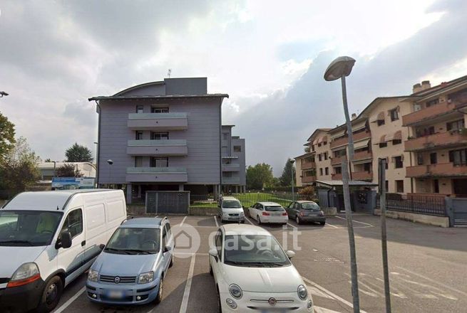 Garage/posto auto in residenziale in Via Adda 44