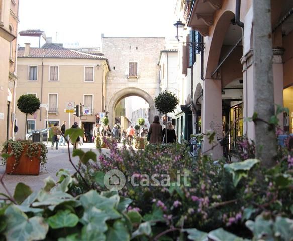 Garage/posto auto in residenziale in Via Altinate