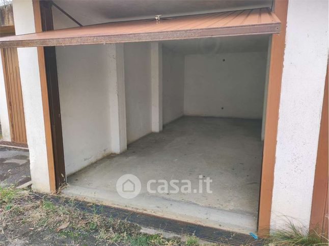 Box/posto auto in residenziale in Via de Gregorio di Sant'Elia 8