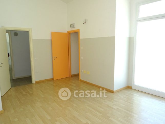 Ufficio in commerciale in
