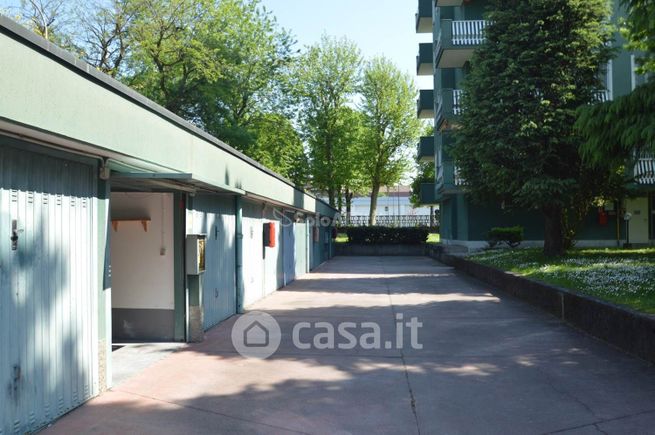 Box/posto auto in residenziale in Via F.lli Rosselli 5