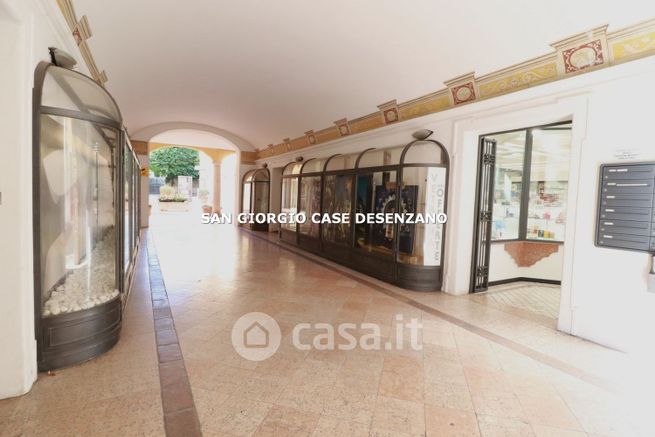 Ufficio in commerciale in Via Santa Maria