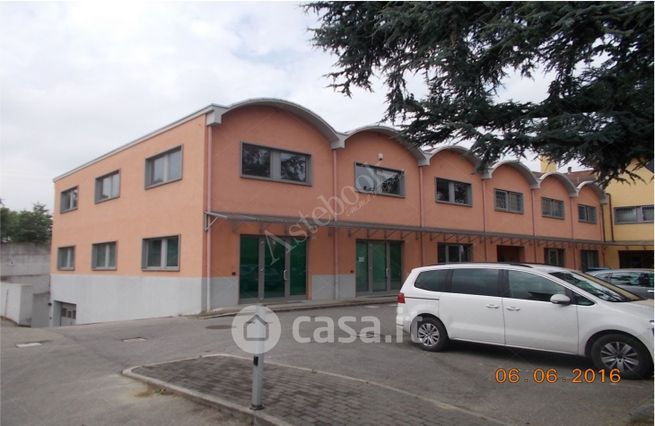 Ufficio in commerciale in Via Antonio Canova