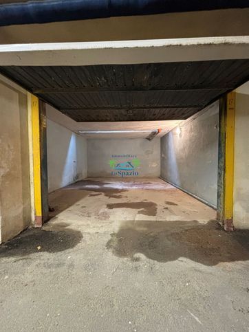 Garage/posto auto in residenziale in Via Aurelia 68