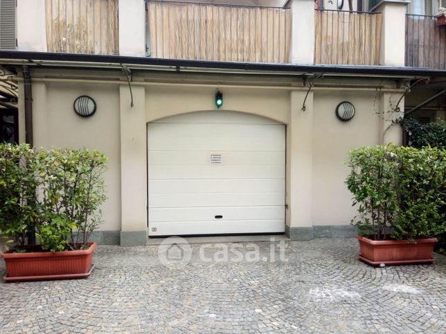 Box/posto auto in residenziale in Via San Massimo 45