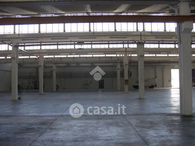 Capannone in commerciale in Via 2 Agosto 1980 3