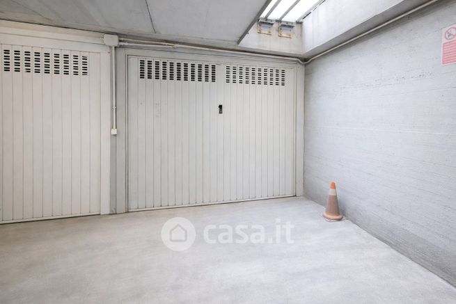 Box/posto auto in residenziale in Viale della Rimembranza 97