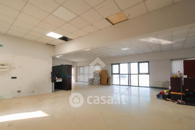 Ufficio in commerciale in 