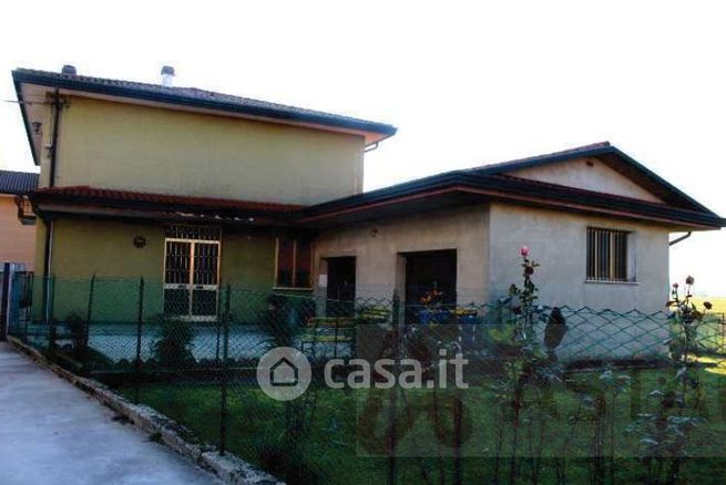Casa bi/trifamiliare in residenziale in Via Dante 58