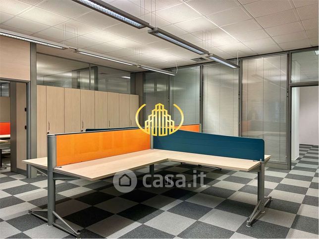 Ufficio in commerciale in Via Vicenza