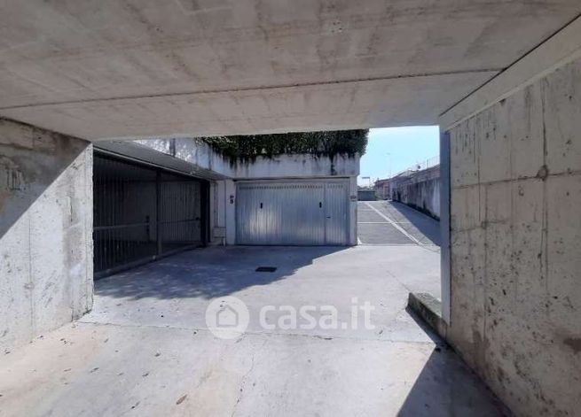 Box/posto auto in residenziale in Via Alessandro Volta