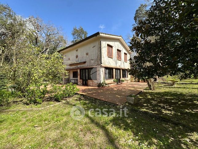 Appartamento in residenziale in Viale delle Querce 8