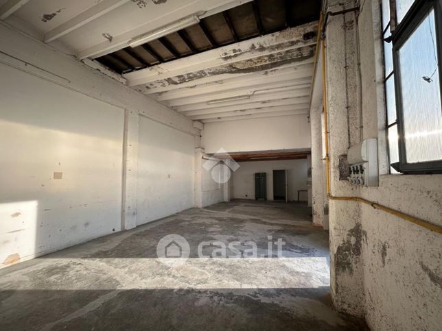 Capannone in commerciale in Viale Pedavena 10