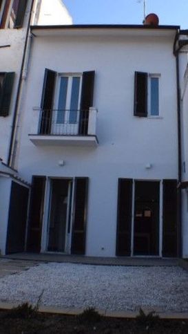 Casa indipendente in residenziale in Via Fratelli Rosselli