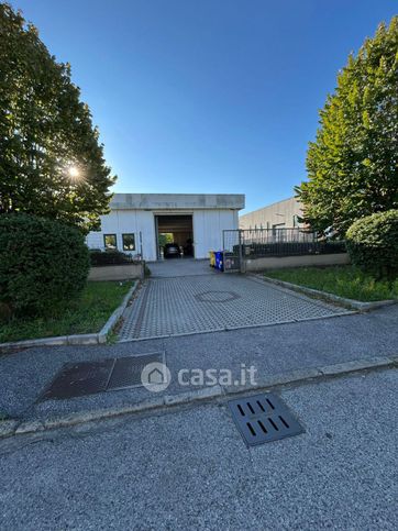 Capannone in commerciale in Via dei Fabbri 4 -26